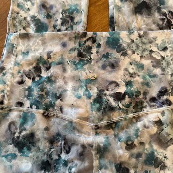 Lululemon Unlimit High-Rise Tight 25" Size 8
Kaleidofloral Multi - Picture 8 of 11